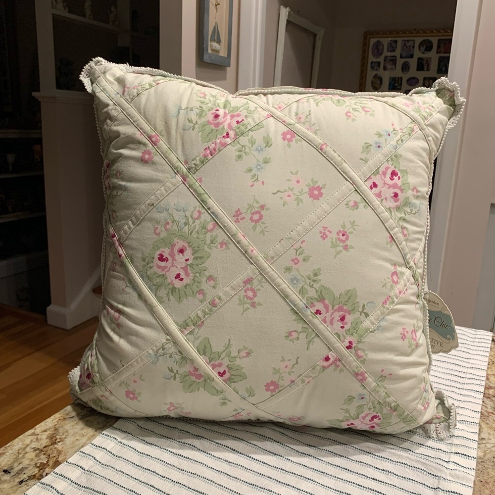 Shabby Chic Design Accent pillow